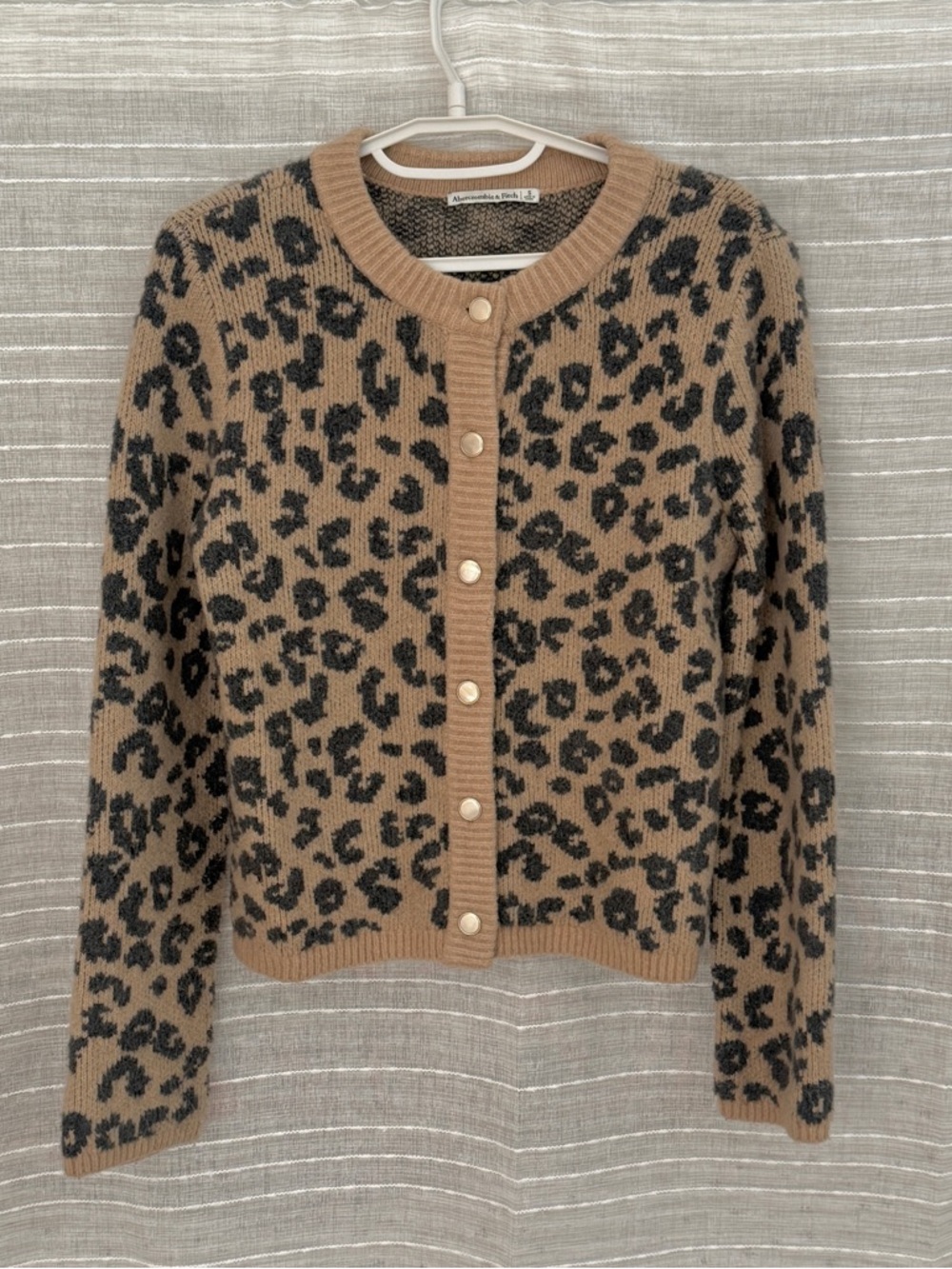 Abercrombie & Fitch leopard print cardigan sweater - Picture 3 of 11